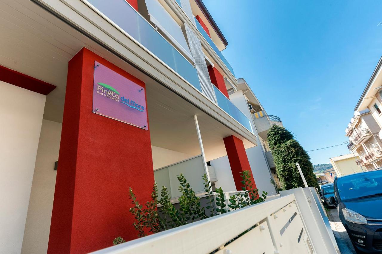 Pineta Del Mare Bed & Breakfast อัลบา อาดริอาติกา ภายนอก รูปภาพ